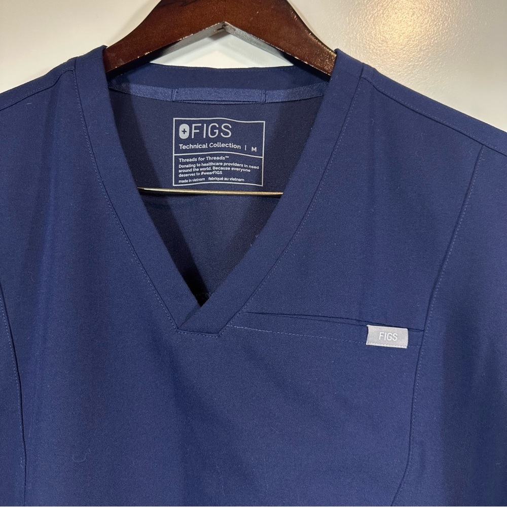 Figs Technical Collection 3-Pocket Design Medical Uniform Scrub Top Size Medium - Picture 3 of 7
